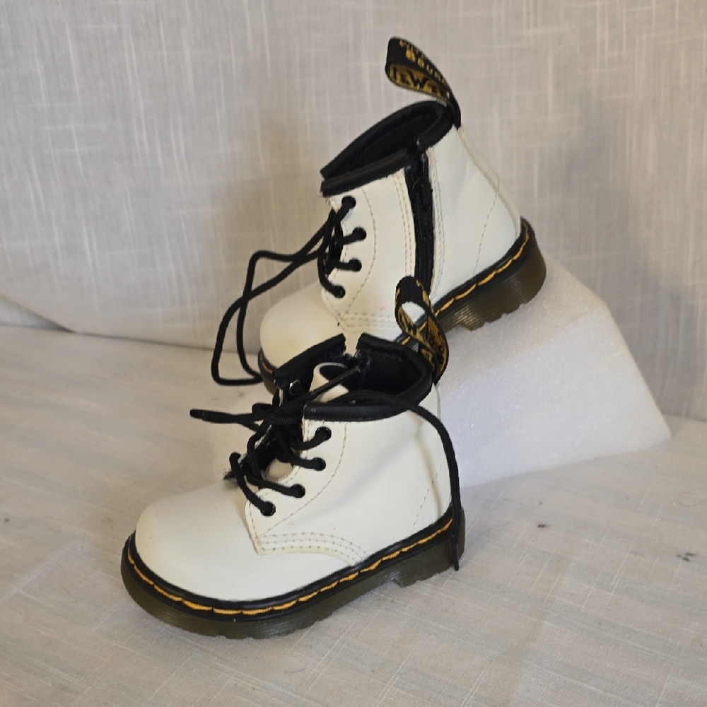 Dr Martins Toddlers size 4 White and Black Lace-Up Boots
